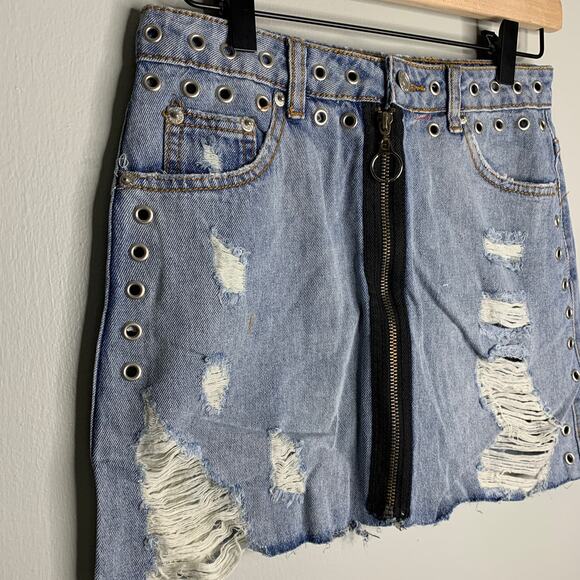 Distressed Jean Skirt Zip Trashed Small - Picture 3 of 7